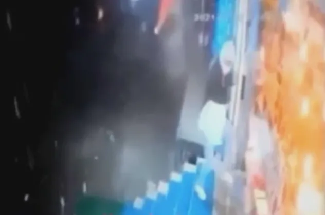 Ölümden kıl payı kurtuldu! O anlar kamerada