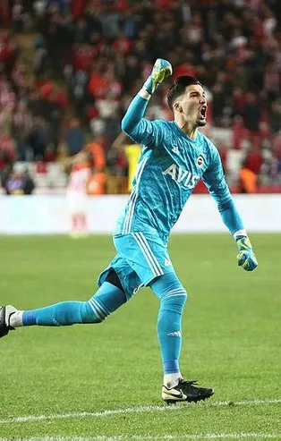 Altay Bayındır'ın etrafını devler 'SAR'dı