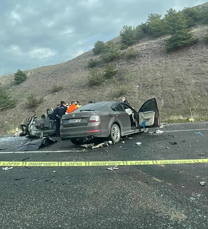 ankarada-iki-otomobil-carpisti-5-kisi-hayatini-kaybetti-1775030036075.jpeg Ankara'da iki otomobil çarpıştı: 5 kişi hayatını kaybetti-3