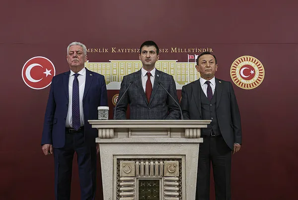 İstifa edip HDP ile aranıza mesafe koyun diyen 3 vekile Kemal Kılıçdaroğlu’ndan Atatürklü HDP yanıtı