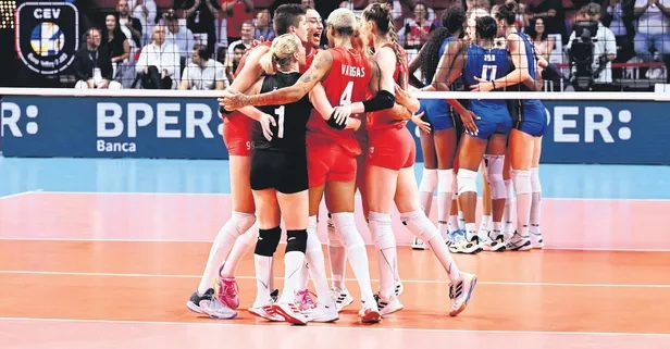 A Milli Kadın Voleybol Takımımız tarih yazmaya devam ediyor! 3-2'lik galibiyet finali getirdi: Rakibimiz belli oldu...