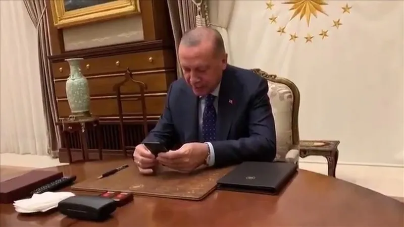 baskan-erdogan-once-bilgi-aldi-sonra-yeni-yilini-kutladi-yavuz-sondaj-gemisi-calisanlarina-telefon-dunyada-say-1767213632660.jpeg