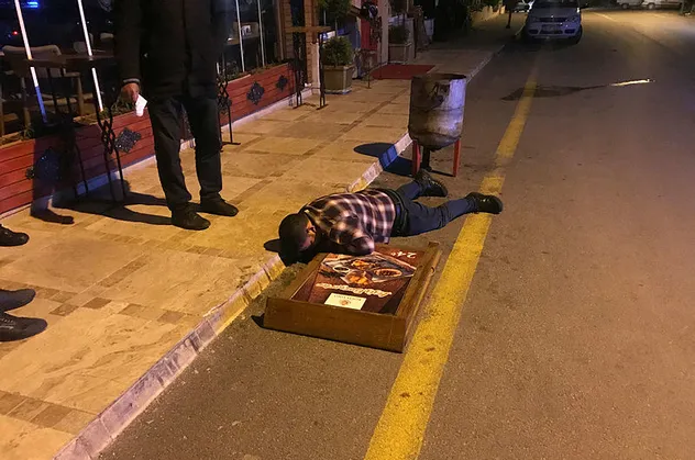 Alkol komasına girdi! Hastanelik oldu