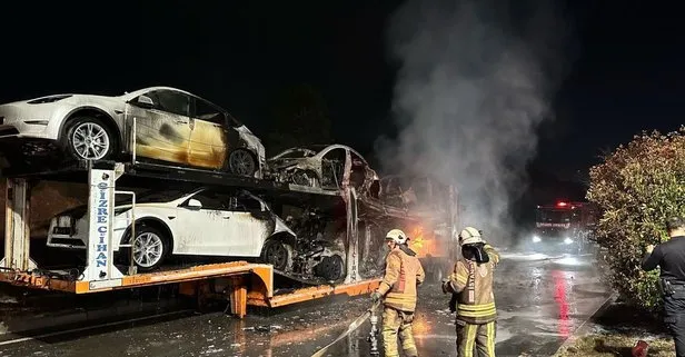 İstanbul Pendik’te hareket halindeki tırın dorsesindeki elektrikli otomobiller yandı