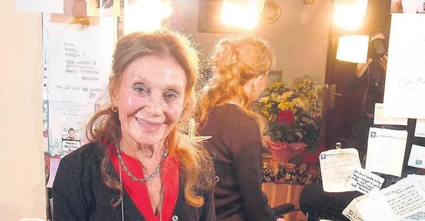 Usta tiyatrocu Yıldız Kenter 91 yaşında hayatını kaybetti