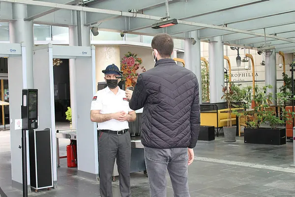 1622713169391.jpg SON DAKİKA! AVM'lerde yeni dönem başladı! HES kodu zorunluluğu sonrası bakarak tespit edilecek-6