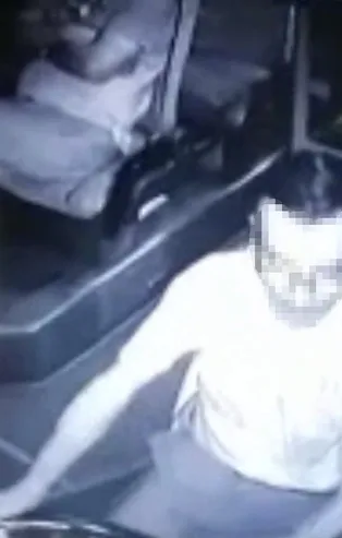 Yer: Silivri! İETT'nin sert manevrası yüzünden bel kemiğini kırdı!