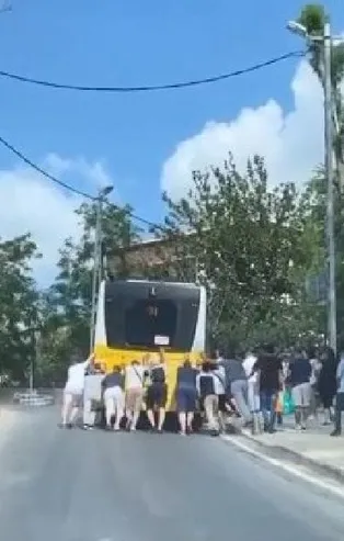 Fondaş Cumhuriyet Gazetesi CHP'li İBB'nin sıvacısı çıktı: Beceriksizliği savundular