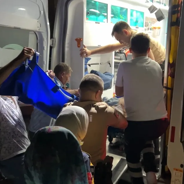 Tartıştığı eşini bıçakladı