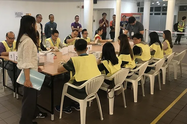 Hong Kong Yasama Meclisi seçimleri için sandık başında