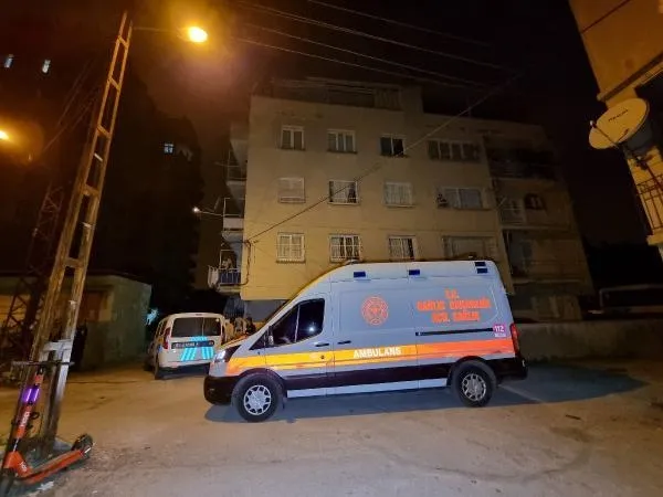 Adana'da akılalmaz olay! Terasta hırsızlık şüphesiyle yakaladıkları kişiye meydan dayağı attılar-2