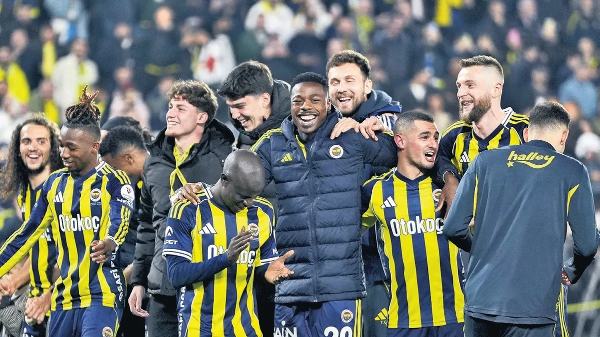 Kanarya zirveye kilitlendi: Galatasaray’ın kaybı sonrası Fenerbahçe’de şampiyonluk sesleri
