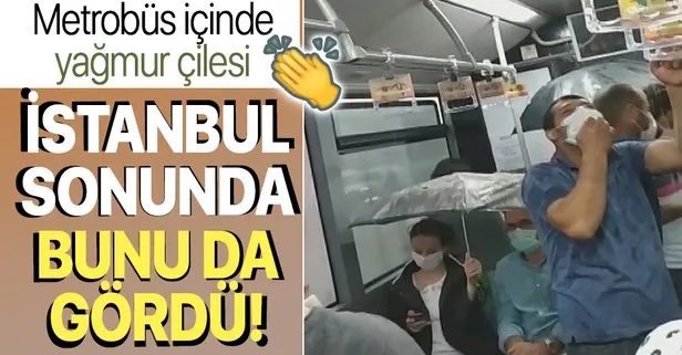 İstanbul sonunda bunu da gördü! Metrobüs içinde tavandan akan sudan şemsiyeyle korundular