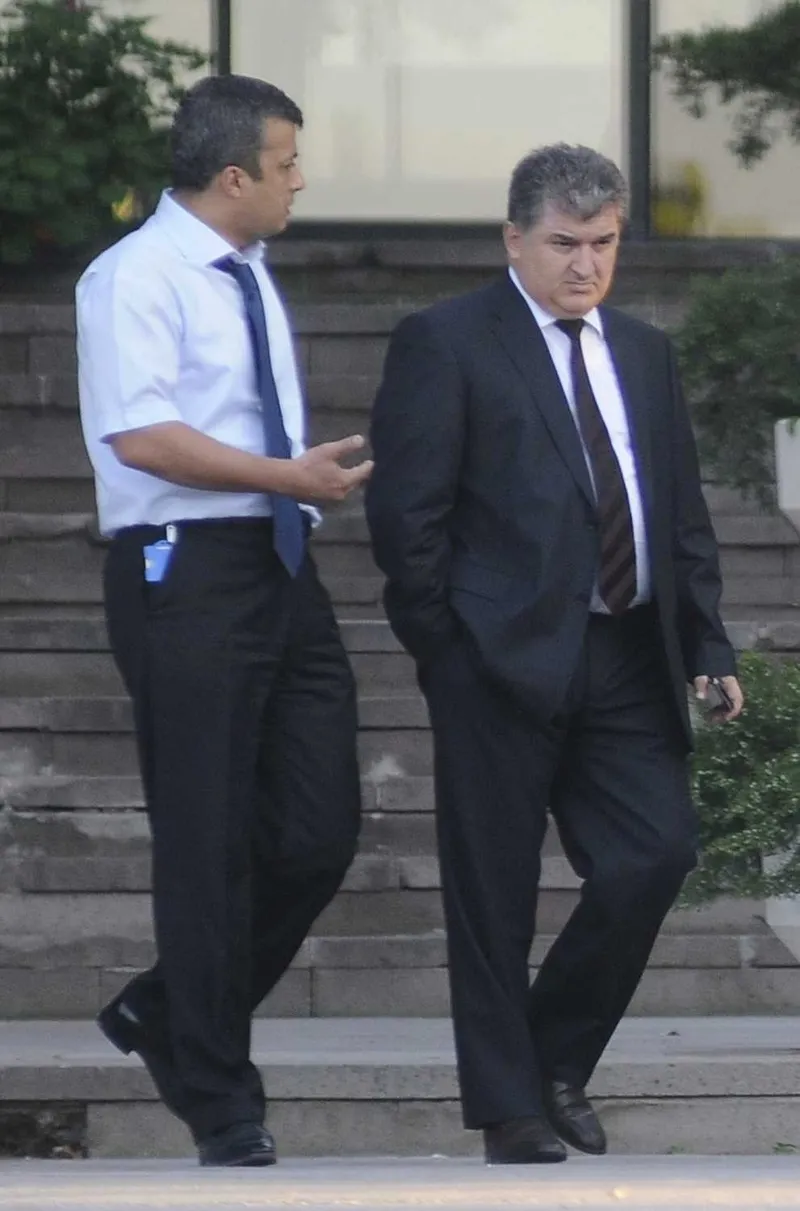 gizli-bolmede-yakalanan-fetocu-sadan-sakinanin-iddianamesi-hazir-2010-kpsssinde-delil-karatma-1772547781435.jpeg Gizli bölmede yakalanan FETÖ'cü Şadan Sakınan'ın iddianamesi hazır: 2010 KPSS'sinde delil karatma...-5