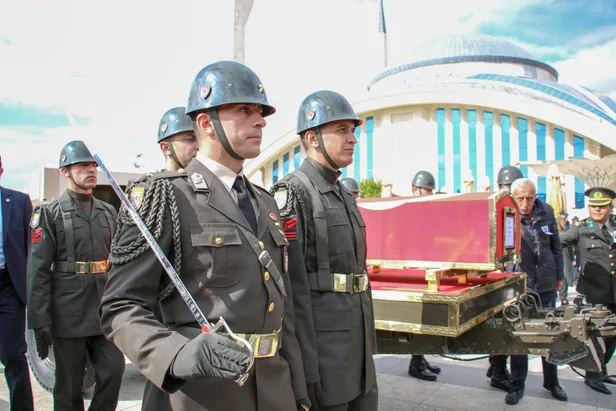 Barış Pınarı Harekatı şehidine acı veda! Nişanlısını gelinlikle son yolculuğa uğurladı-5