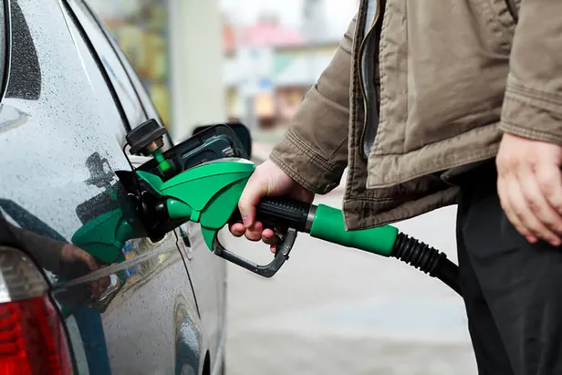 11-mayis-istanbul-ankara-izmir-benzin-motorin-fiyatlari-1-lt-benzin-mazot-kac-tl-oldu-bp-opet-shell-guncel-zam-1652249008444.jpg 12 Mayıs İstanbul, Ankara, İzmir benzin, motorin fiyatları! 1 LT benzin, mazot kaç TL oldu? BP, Opet, Shell güncel zamlı akaryakıt fiyatları!-4
