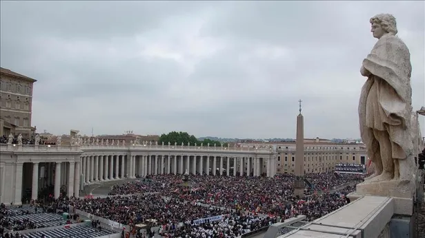 Papa'ya yakın piskopos hakkında taciz suçlamasıyla uluslararası yakalama talebi-1