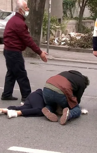 İstanbul'da korkunç kaza! Karşıya geçmeye çalışırken otomobil çarptı