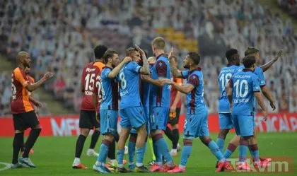 Galatasaray-Trabzonspor maçında taraftarı çileden çıkaran an! Falcao bakın ne yaptı