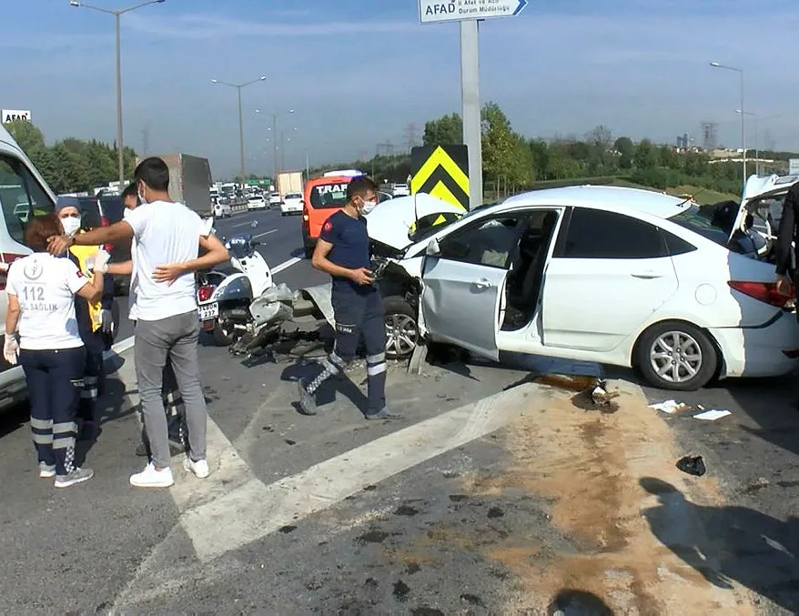 TEM’de feci kaza! Trafik kilitlendi
