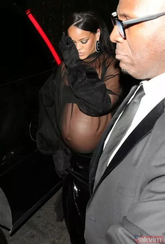 Rihanna hamile kaldığından beri giyinmiyor bu ne hal! Oscar'a tepeden tırnağa transparan! Açtıkça açıyor - 7