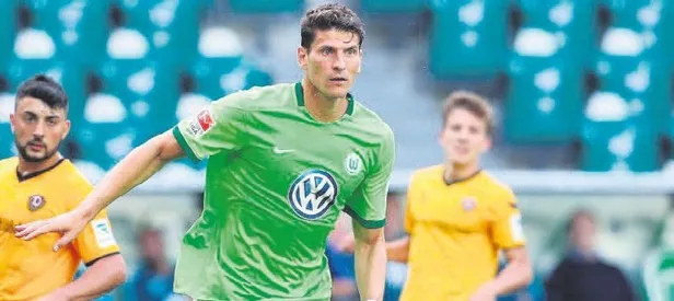 Mario Gomez Aboubakar’ı geçti