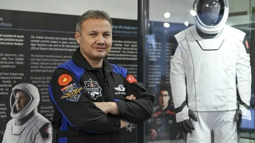 1785848876306.jpeg Uzaya çıkan ilk Türk astronot Alper Gezeravcı'ya yeni rütbe: YAŞ kararıyla tuğgeneral oldu-5