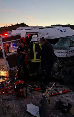 Son dakika: Çanakkale'de feci kaza! İşçi servisi vinçle çarpıştı