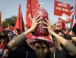 Tayland'da kanlı protesto