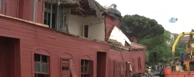 Geminin çarptığı tarihi yalıda yeniden yapım çalışmaları başladı