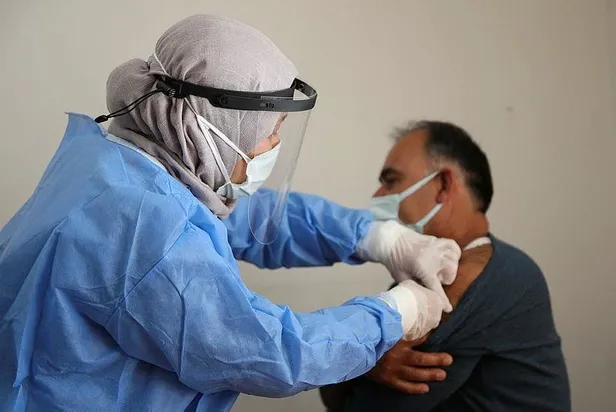 son-dakika-saglik-bakani-fahrettin-koca-gunluk-asi-verilerini-paylasti-vatandaslara-cagri-yapti-1624915574752.jpeg Son dakika: Sağlık Bakanı Fahrettin Koca günlük aşı verilerini paylaştı, vatandaşlara çağrı yaptı-5