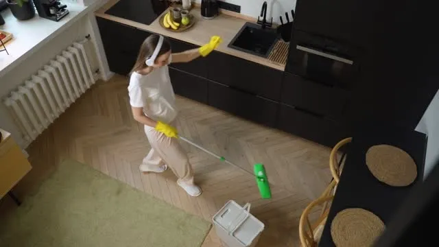 1-kere-silmek-yeterli-tozu-tutmayan-formul-30-gun-toz-almaya-gerek-yok-1701092982660.jpg Tozu tutmayan sprey yapımı! Ev hanımlarına müjde! Ayda 1 kere silmek yeterli olacak-3