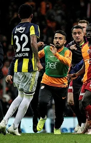 İngilizler’den derbi yorumu: 30 kişi birbirine girdi