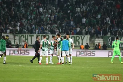 Galatasaray Teknik Direktörü Fatih Terim’den maçın hakemine şok hareket! İşte görüntüler…