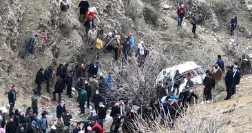 SON DAKİKA: Batmanda korkunç kaza: Öğrenci ve işçileri taşıyan minibüs uçurumdan yuvarlandı; 2 kardeş öldü 27 yaralı