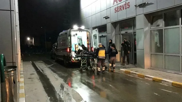 kocaelide-gurultu-ihbarina-giden-iki-polise-bicakli-saldiri-1613774666661.jpeg Kocaeli'de gürültü ihbarına giden polislere bıçaklı saldırı!-5