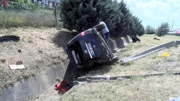 Esenyurt'ta mezarlık ziyaretine giden aile kaza yaptı: 1'i ağır 6 yaralı-3