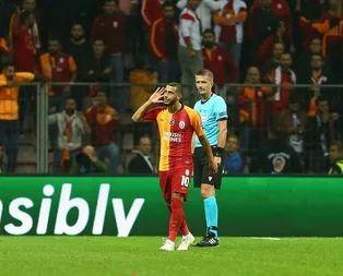 Belhandanın taraftara ettiği küfür yetmedi, bir de bu hareketi yaptı!