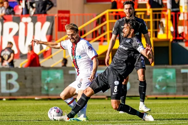 Fatih Karagümrük deplasmanda 3 puanı 3 golle aldı-7