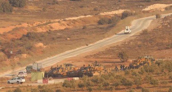 Askeri araçlar sınırda hazır bekliyor-2
