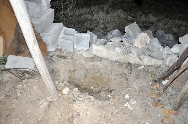 esinin-ihbariyla-ortaya-cikti-bebegini-bogup-bahceye-gommus-1660383737322.jpg Eşinin ihbarıyla ortaya çıktı! Bebeğini boğup bahçeye gömmüş-2