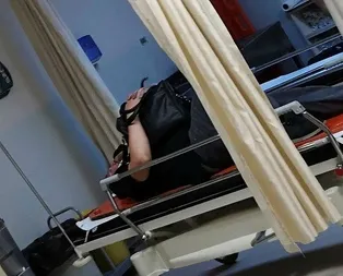 Kazada yaralandı, o çantayı elinden bırakmadı