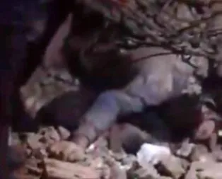 Depremin vurduğu Elazığdan yürek yakan görüntü