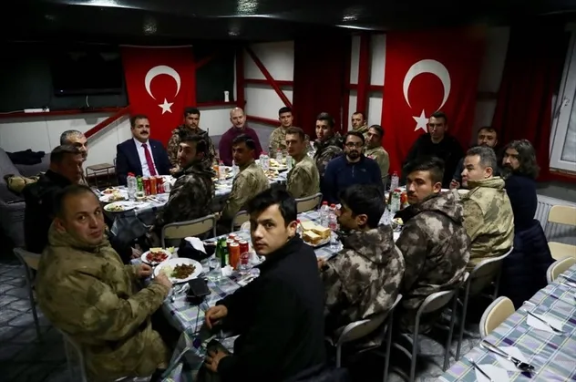 Başkan Erdoğan, Yüksekova'da üs bölgesindeki askerlerin yeni yılını kutladı