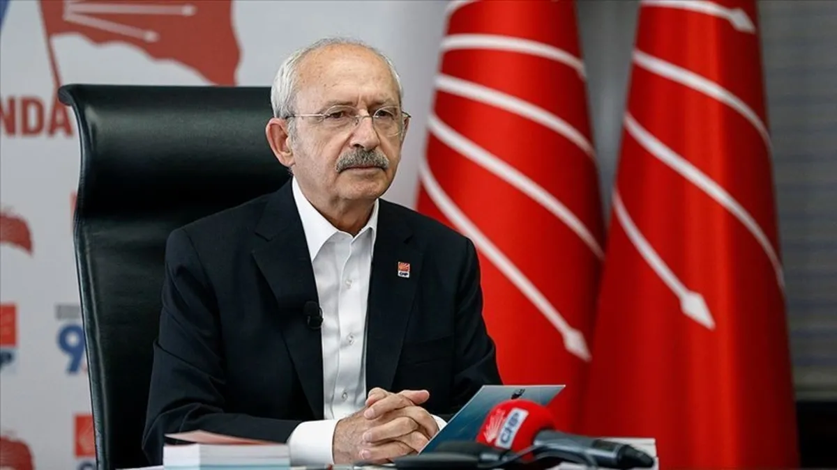 CHP’nin linç ekibi verdiği röportaj nedeniyle eski Genel Başkanı’nı topa tuttu!