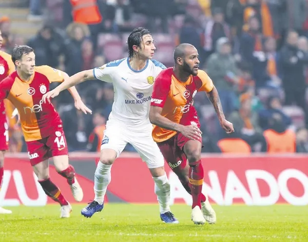 Galatasaray’ın Brezilyalı stoperi Marcao'ya Roma kancası-1