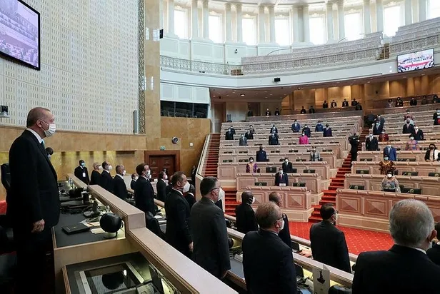 baskan-erdogandan-angola-meclisinde-tarihi-konusma-ayakta-alkislandi-1634569133301.jpeg Başkan Erdoğan'dan Angola Meclisi'nde tarihi konuşma! Ayakta alkışlandı-2