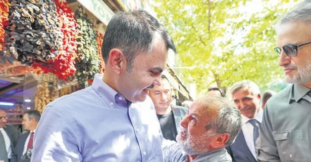 Deprem bölgesinde mutluluk gözyaşları! Kahramanmaraşlı Büyükciğer, Bakan Kurum’a sarıldı