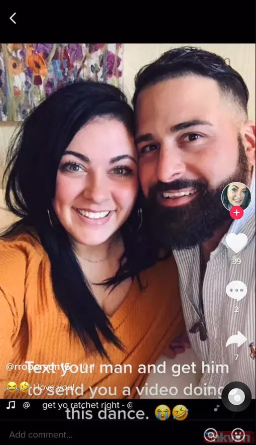 Utancından yerin dibine girdi! Kocasıyla ilişkiye girerken canlı yayın açtı babası da izledi - 4