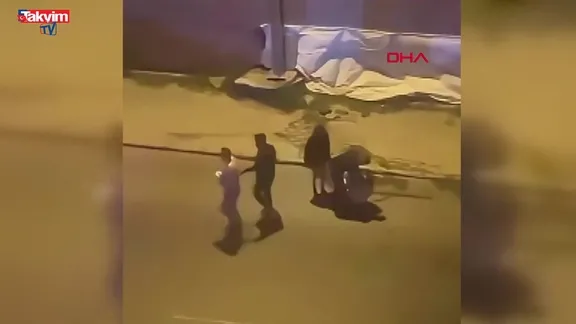 Avcılar'da şok görüntü: Kadını tekme tokat darbedip yerde sürüklediler